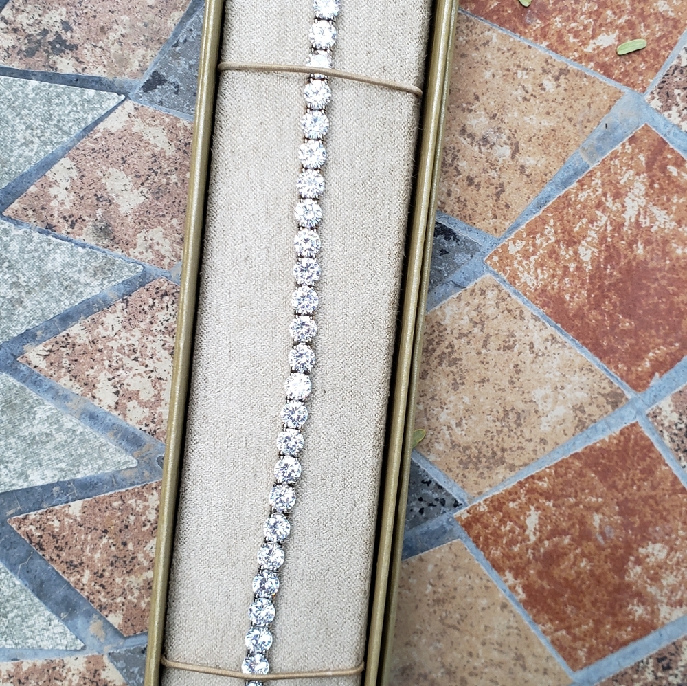 NWT JTV Tennis bracelet 7.5 inches long